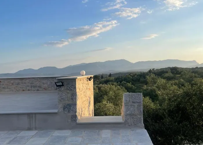 Enada & Olive Farm Landhaus Gythio